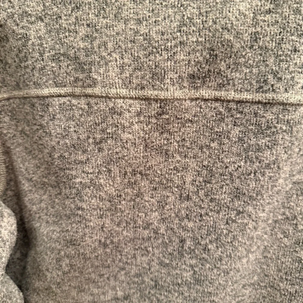 The North Face Men's Canyonlands 1/4 zip Heathered taupe. Size small